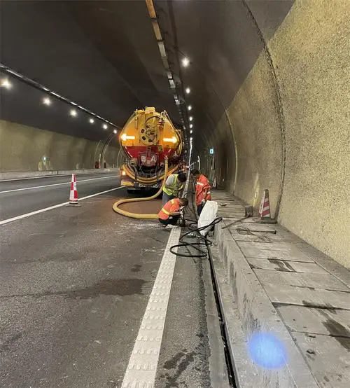 盐城隧道排水渠清淤